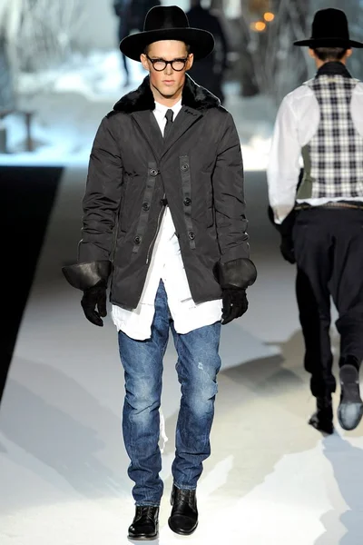 Look 15